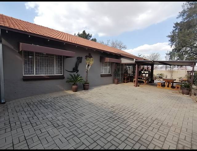 3 BEDROOM HOUSE SOLD IN STILFONTEIN EXT 4